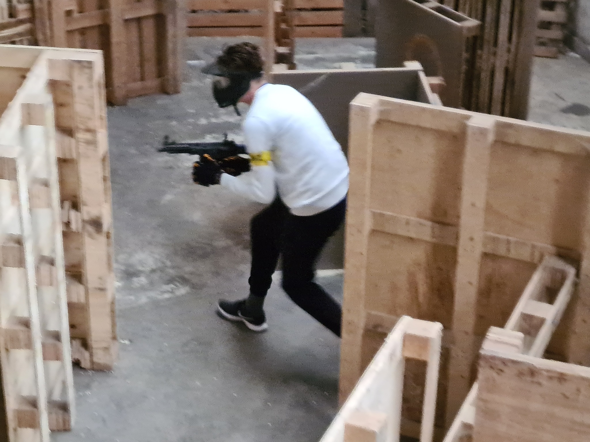 Airsoftspeler in het indoor CQB-veld van AK Killhouse